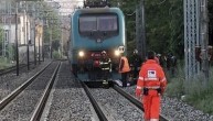 Ragazzo muore travolto da un treno: incidente o suicidio? Ragazzo muore travolto da un treno: incidente o suicidio?